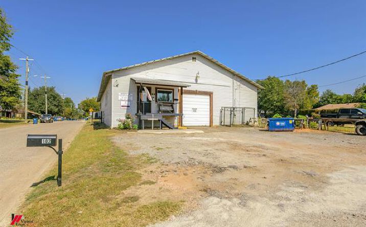 Pictures of Office, Industrial, Mixed Use property located at 102 Gray St, Henderson, TX 75652 for sales - image #1