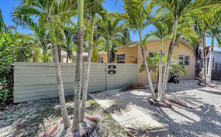 Pictures of Multifamily property located at 2470-2472 NE 182nd Ter, North Miami Beach, FL 33160 for sales - image #1