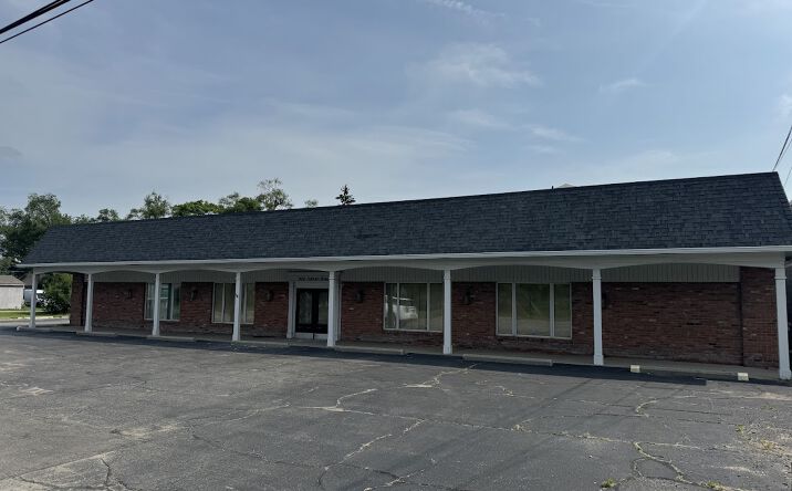 Pictures of Office, Industrial property located at 5665 Auburn Rd, Shelby Township, MI 48317 for sales - image #1