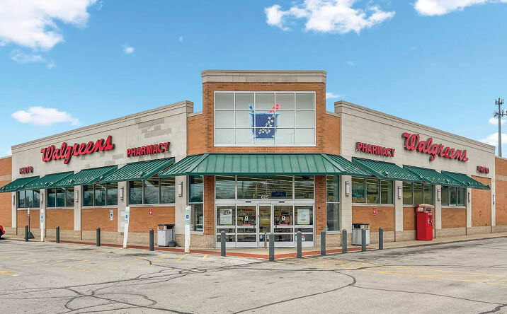 Pictures of Retail property located at 625 W Pershing Rd, Decatur, IL 62526 for sales - image #1