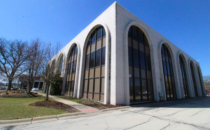 Pictures of Office property located at 2100 Clearwater Dr, Oak Brook, IL 60523 for sales - image #1