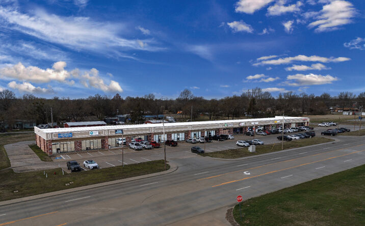 Pictures of Retail property located at 2421 S York St, Muskogee, OK 74403 for sales - image #1