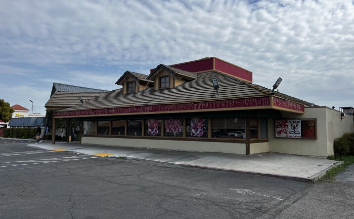 Pictures of Retail property located at 4280 N Blackstone Ave, Fresno, CA 93726 for sales - image #1