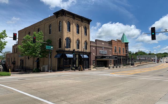 Pictures of Retail property located at 98 W Main St, West Dundee, IL 60118 for sales - image #1