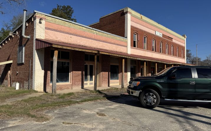 Pictures of Retail property located at 140 Montgomery St, Toomsboro, GA 31090 for sales - image #1