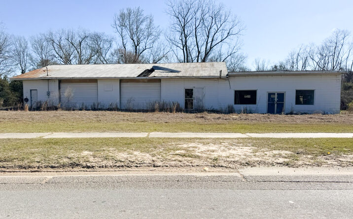 Pictures of Retail property located at 183 Main St, Toomsboro, GA 31090 for sales - image #1