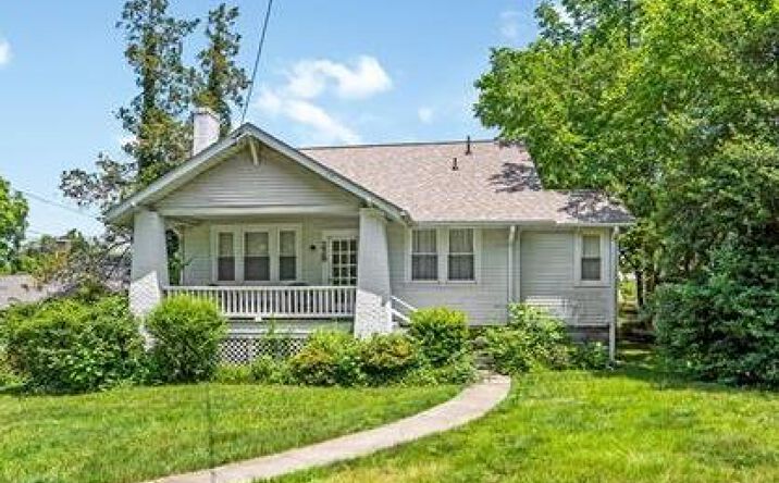 Pictures of Multifamily property located at 228 Manor Cir, Takoma Park, MD 20912 for sales - image #1