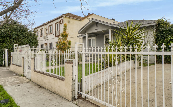 Pictures of Multifamily property located at 602 W 75th St, Los Angeles, CA 90044 for sales - image #1