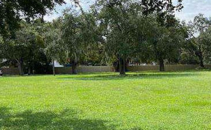 Pictures of Land property located at 900 Starkey Rd, Largo, FL 33771 for sales - image #1