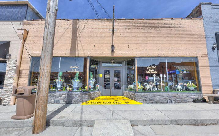 Pictures of Business for Sale, Retail property located at 108 W Walnut St, Smithville, TN 37166 for sales - image #1