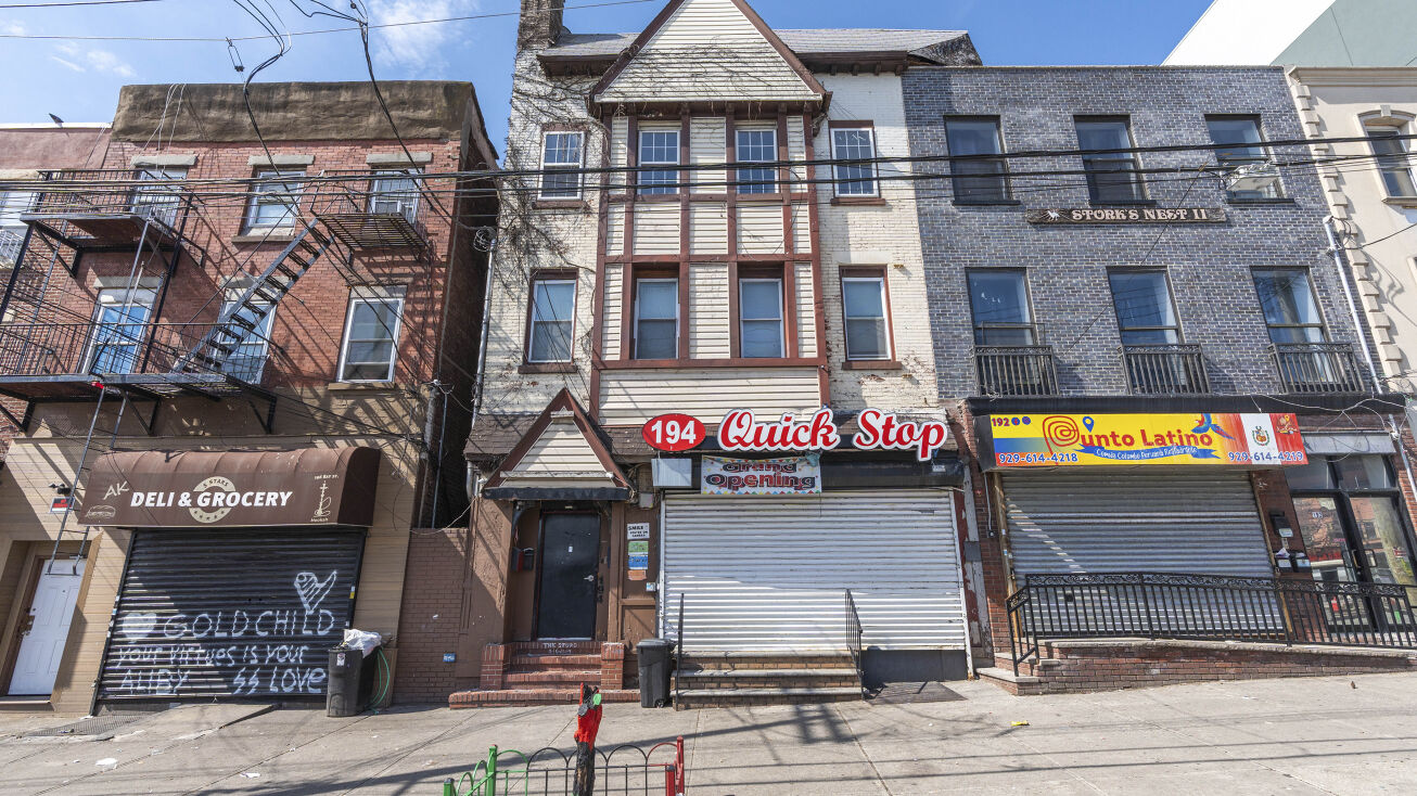 Pictures of Mixed Use property located at 194 Bay St, Staten Island, NY 10301 for sales - image #1