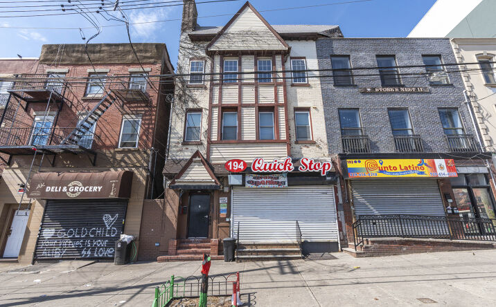 Pictures of Mixed Use property located at 194 Bay St, Staten Island, NY 10301 for sales - image #1