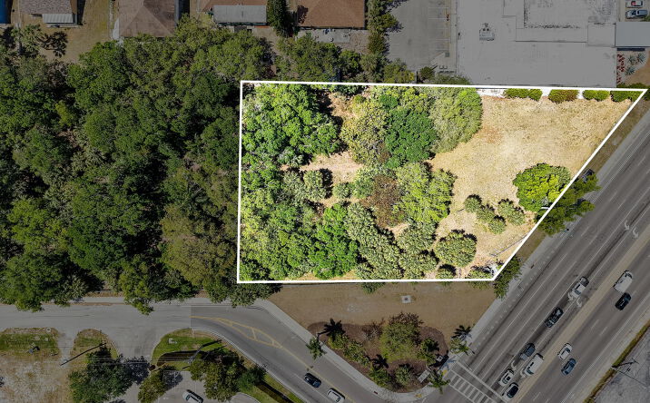 Pictures of Land, Retail, Self Storage property located at 3184 Tamiami Trl E, Naples, FL 34112 for sales - image #1
