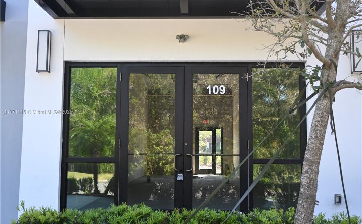 Pictures of Retail property located at 3370 ROUSE RD # 109, Orlando, FL 32817 for sales - image #1