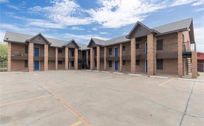 Pictures of Multifamily property located at 406 S 6th Street, Donna, TX 78537 for sales - image #1