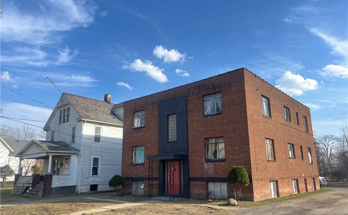 Pictures of Multifamily property located at 300 Scott St NE, Warren, OH 44483 for sales - image #1