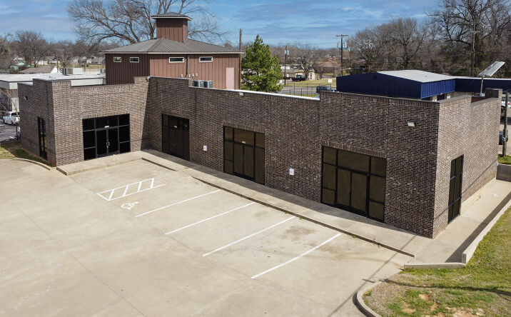 Pictures of Mixed Use, Office property located at 913 W Bow St, Tyler, TX 75702 for sales - image #1