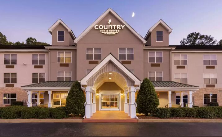 Pictures of Hospitality property located at 4801 McFarland Blvd E, Tuscaloosa, AL 35405 for sales - image #1