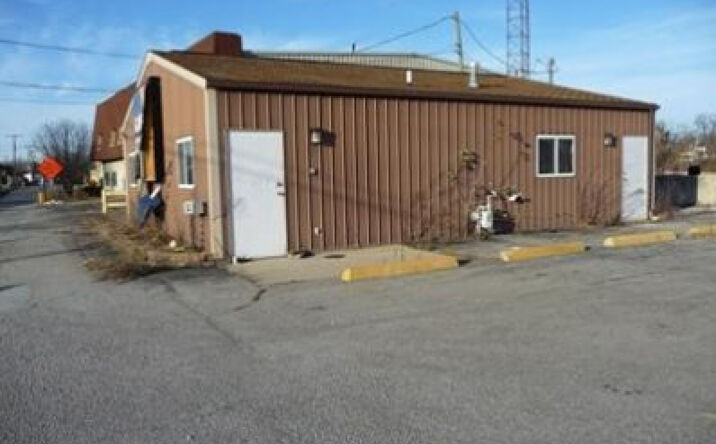 image of property at 100 W OAKLEY AVE Lowell IN 46356-2207