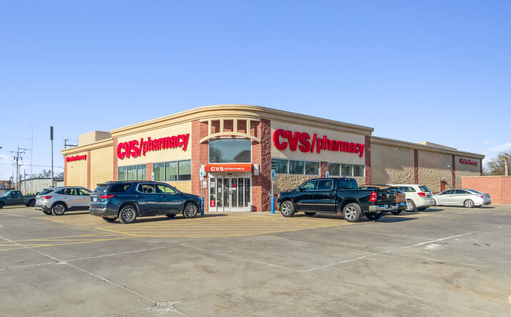 Pictures of Retail property located at 303 S State St, Jerseyville, IL 62052 for sales - image #1