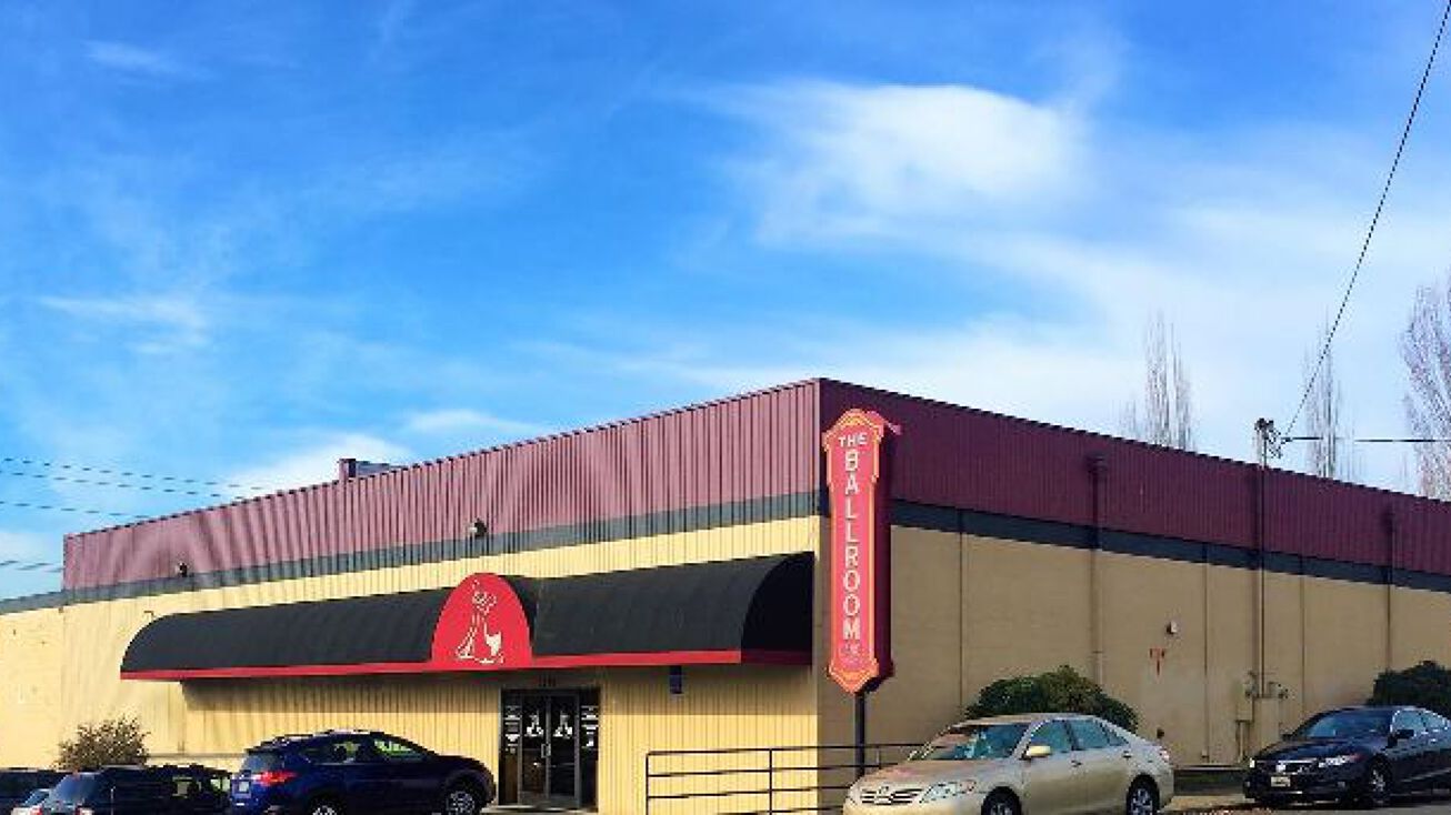 8900 SW Commercial Street, Tigard, OR 97223