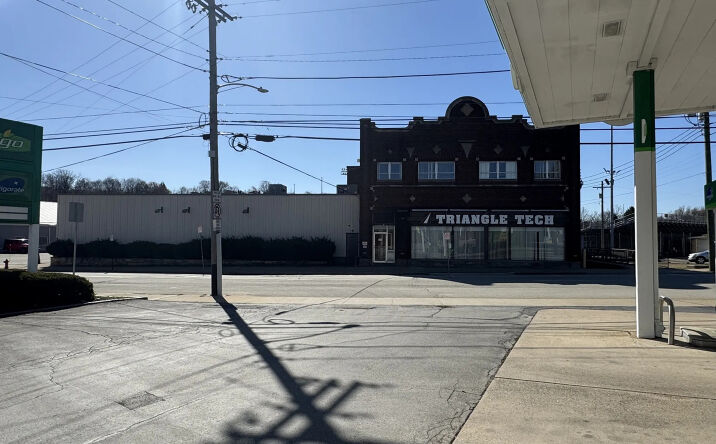 Pictures of Office property located at 222 E Pittsburgh St, Greensburg, PA 15601 for sales - image #1