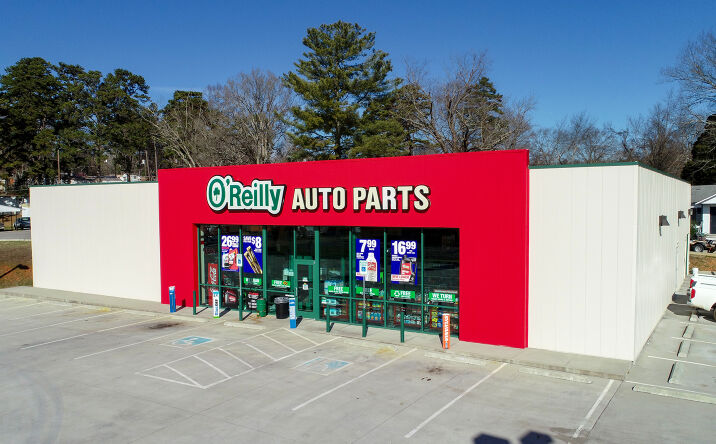 Pictures of Retail property located at 5904 Clinton Highway, Knoxville, TN 37912 for comps - image #1