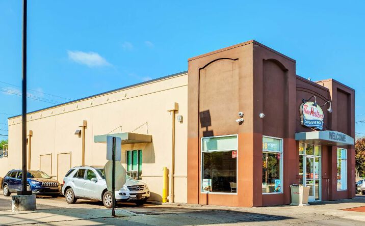 Pictures of Retail property located at 19833 W Seven Mile Rd, Detroit, MI 48219 for comps - image #1