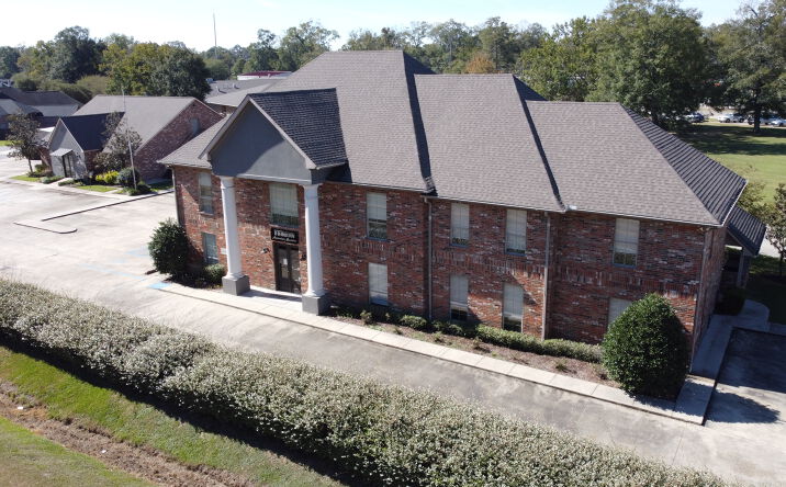Pictures of Office property located at 7696 Vincent Rd, Denham Springs, LA 70726 for sales - image #1