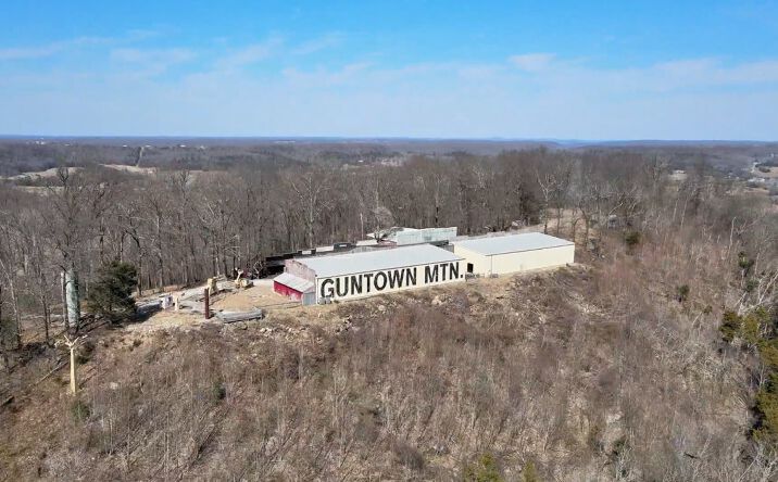 image of property at HUCKLEBERRY KNOB RD 101 & 101A Cave City KY 42127-8415
