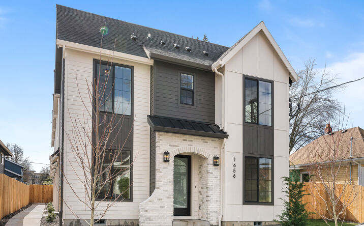 Pictures of Multifamily property located at 1656 SE Umatilla St, Portland, OR 97202 for sales - image #1