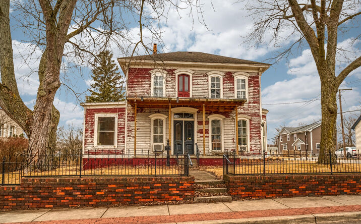 Pictures of Mixed Use property located at 427 E Commercial Avenue, Lowell, IN 46356 for sales - image #1