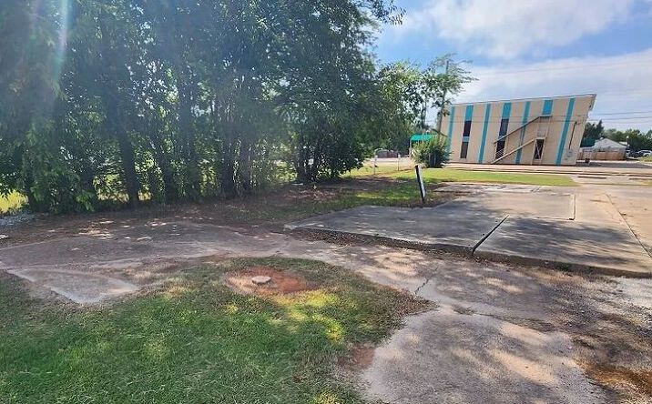 Pictures of Land property located at 3300 SE 15th St, Del City, OK 73115 for sales - image #1