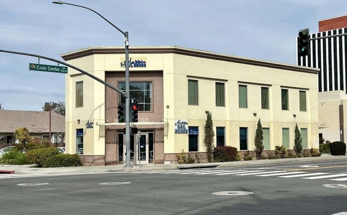 Pictures of Office, Retail property located at 801 N Ross St, Santa Ana, CA 92701 for sales - image #1