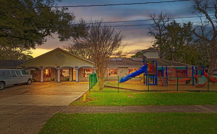 Pictures of Retail property located at 2121 N Grand Blvd, Pearland, TX 77581 for sales - image #1