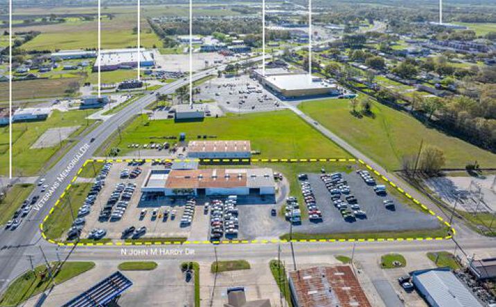 Pictures of Retail property located at 2110 Veterans Memorial Dr, Abbeville, LA 70510 for sales - image #1