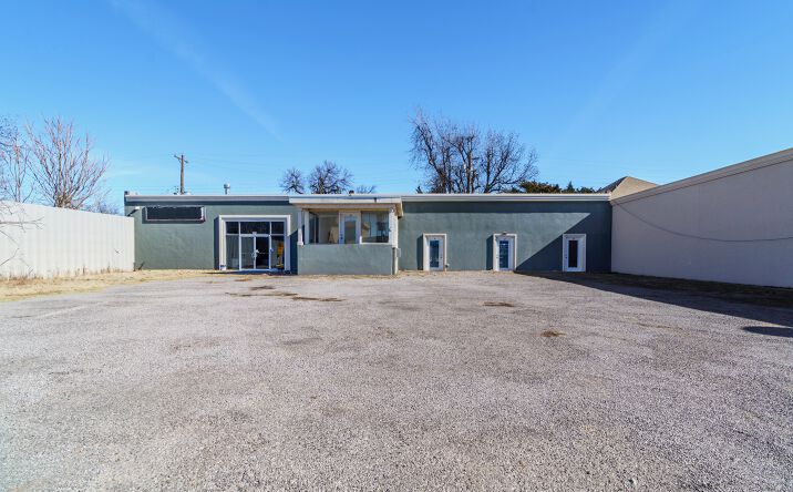 Pictures of Mixed Use, Office, Retail, Special Purpose property located at 306 N Choctaw Ave, El Reno, OK 73036 for sales - image #1