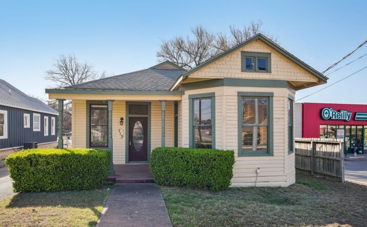 Pictures of Office, Retail property located at 713 Sidney Baker St, Kerrville, TX 78028 for sales - image #1
