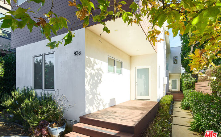 Pictures of Multifamily property located at 828 California Ave, Venice, CA 90291 for sales - image #1