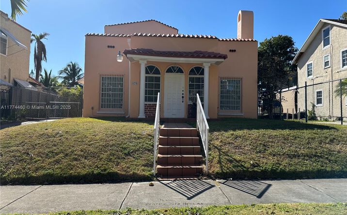 Pictures of Multifamily property located at 870 NW 14th Ct, Miami, FL 33125 for sales - image #1