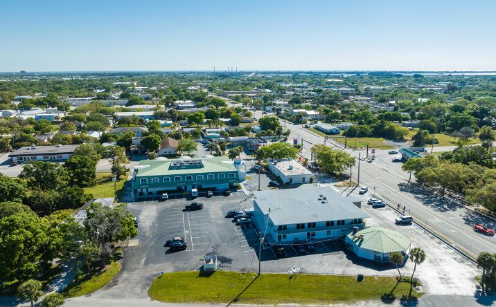 Pictures of Office, Retail property located at 1615 14th Avenue, Vero Beach, FL 32960 for sales - image #1