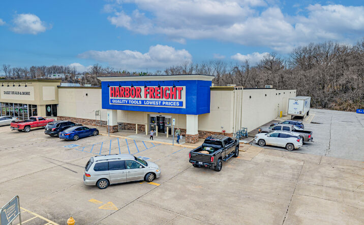 Pictures of Retail property located at 1090 S Neosho Blvd, Neosho, MO 64850 for sales - image #1