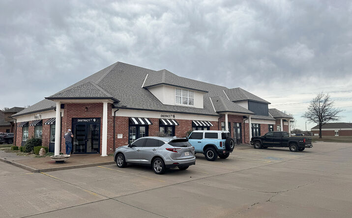 Pictures of Office property located at 10952 Northwest Expy, Yukon, OK 73099 for sales - image #1