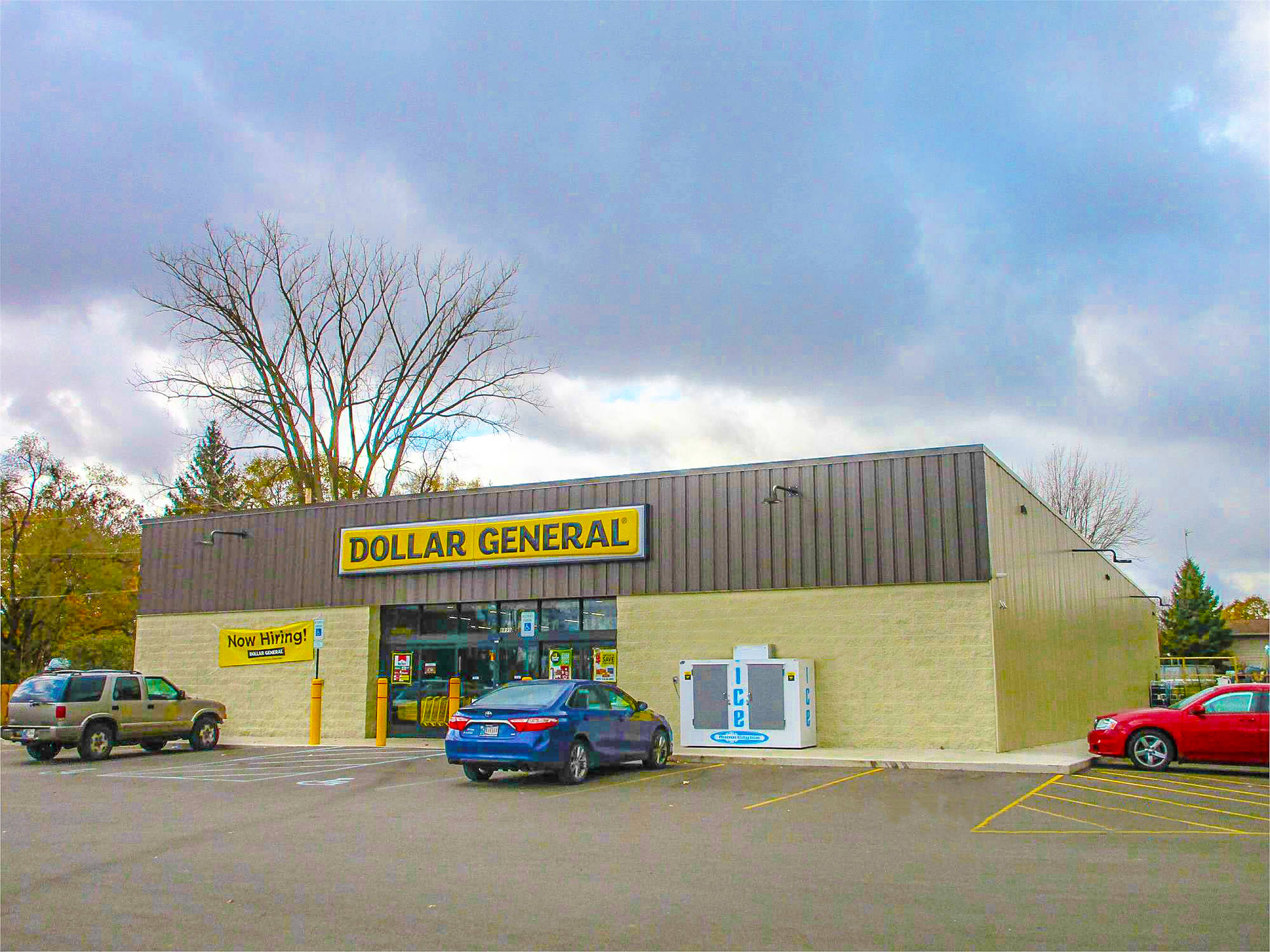 8919 Black Point Rd, Syracuse, IN 46567