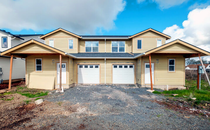 Pictures of Multifamily property located at 346 Seven Oaks Ln, Lebanon, OR 97355 for sales - image #1
