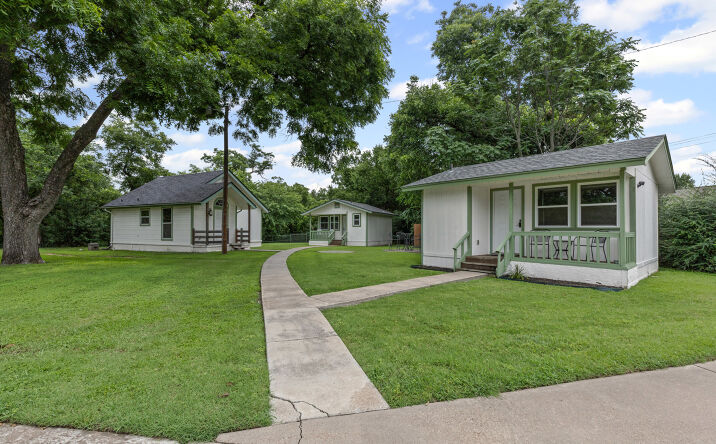 Pictures of Hospitality, Mixed Use property located at 512 N Travis St, Granbury, TX 76048 for sales - image #1