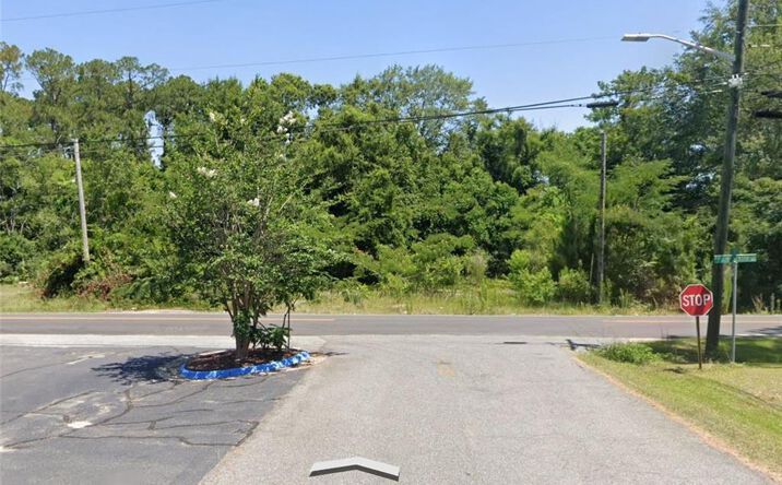 Pictures of Land property located at 105 JACKSON Street W, Douglas, GA 31533 for sales - image #1