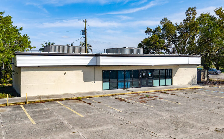 Pictures of Office, Retail property located at 825 Del Prado Blvd, Cape Coral, FL 33990 for sales - image #1