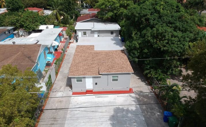Pictures of Multifamily property located at 2425 NW 28th St, Miami, FL 33142 for sales - image #1