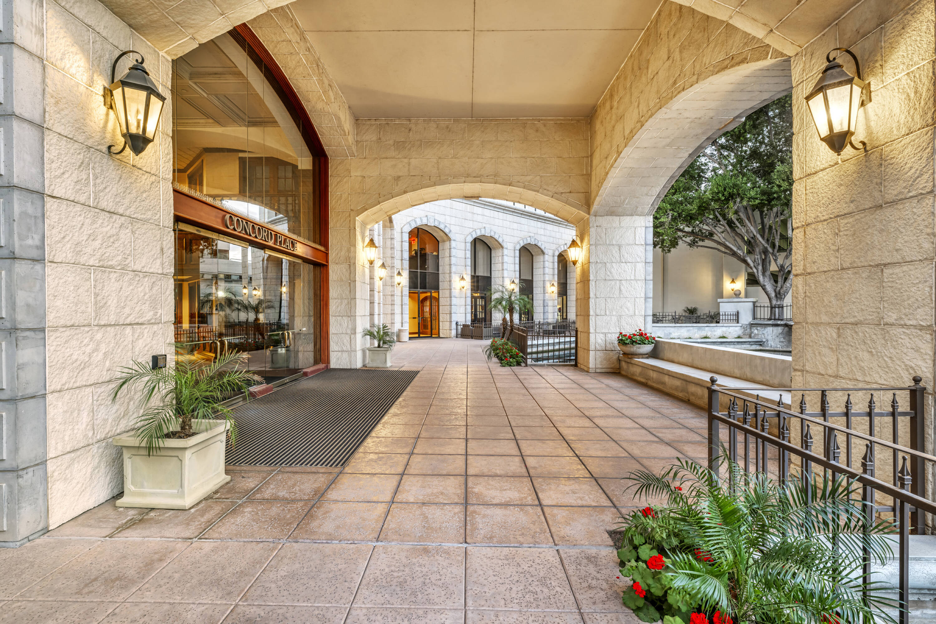 2999 N 44th St, Phoenix, AZ 85018 | Crexi.com